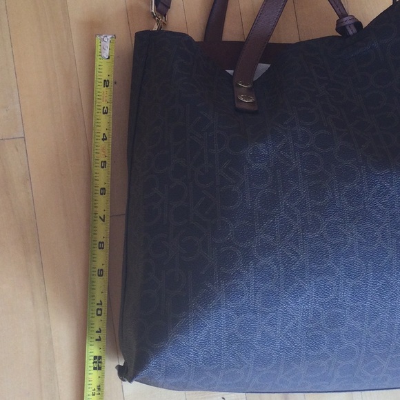 NWT Calvin Klein Brown Gold Monogram Reversible Crossbody Purse Tote - Picture 10 of 16